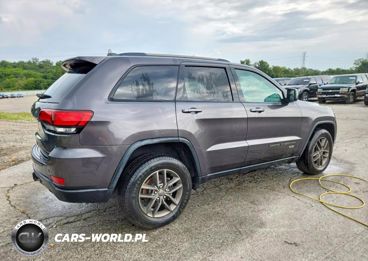 2016 Jeep Grand Cherokee Laredo VIN:1C4RJFAG1GC463664 - 3