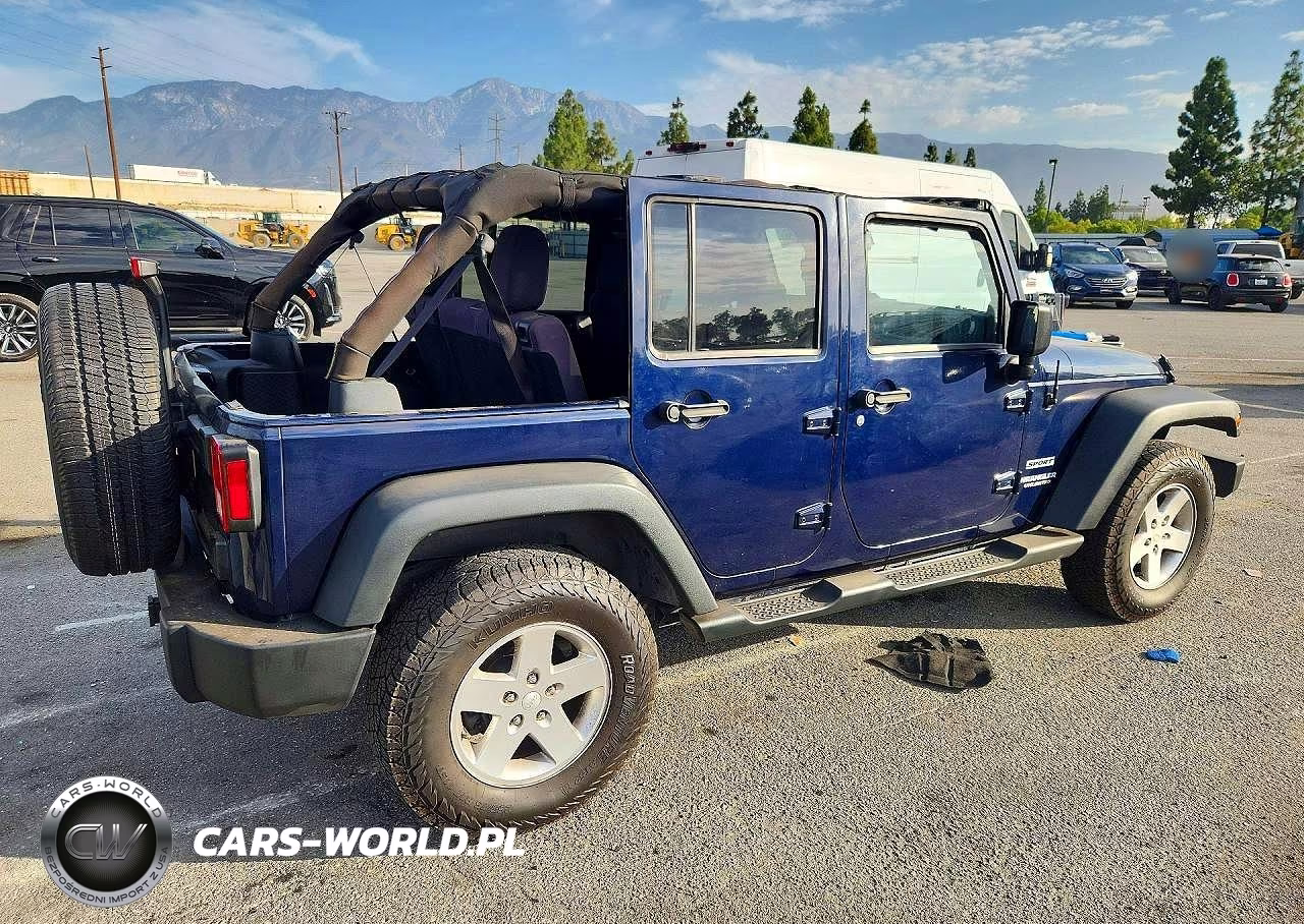 2013 Jeep Wrangler Unlimited Sport VIN:1C4BJWDG2DL618991 - 3