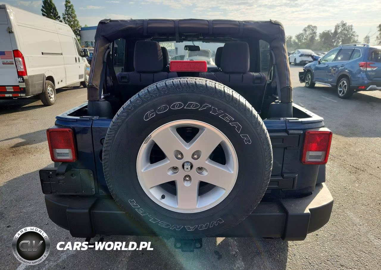 2013 Jeep Wrangler Unlimited Sport VIN:1C4BJWDG2DL618991 - 6