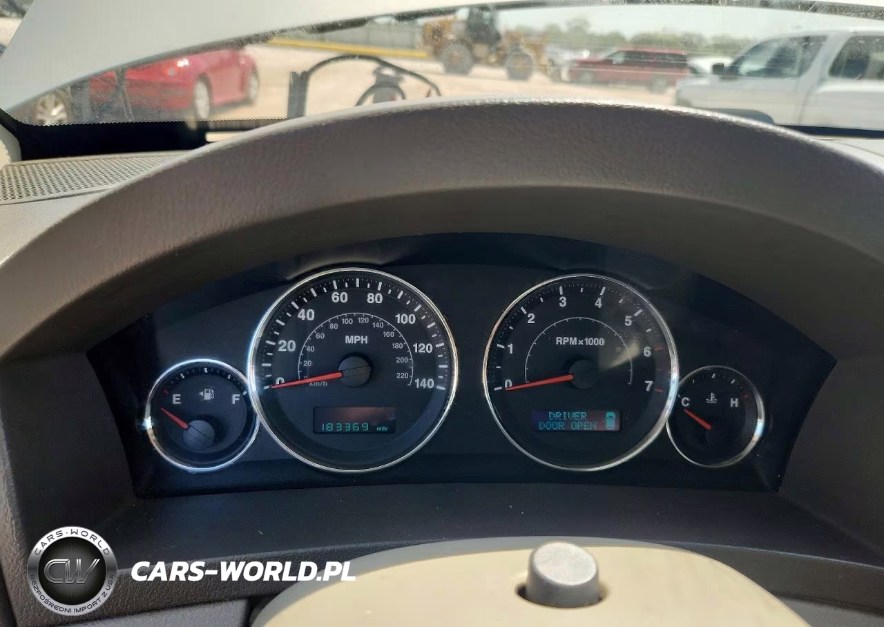 2007 Jeep Grand Cherokee Laredo VIN:1J8GR48K57C603870 - 9