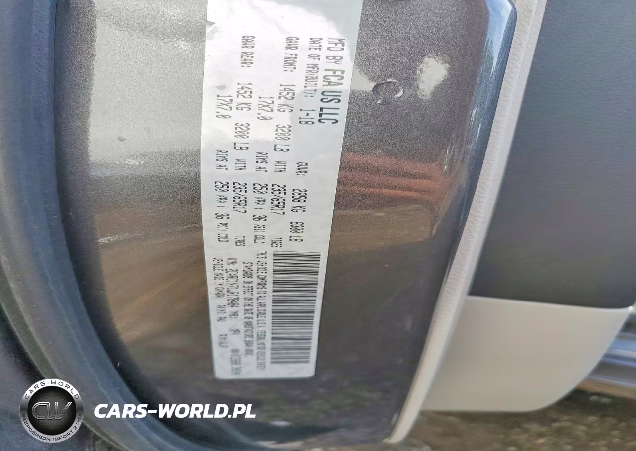 2018 Chrysler Pacifica Hybrid Limited VIN:2C4RC1N71JR178484 - 13