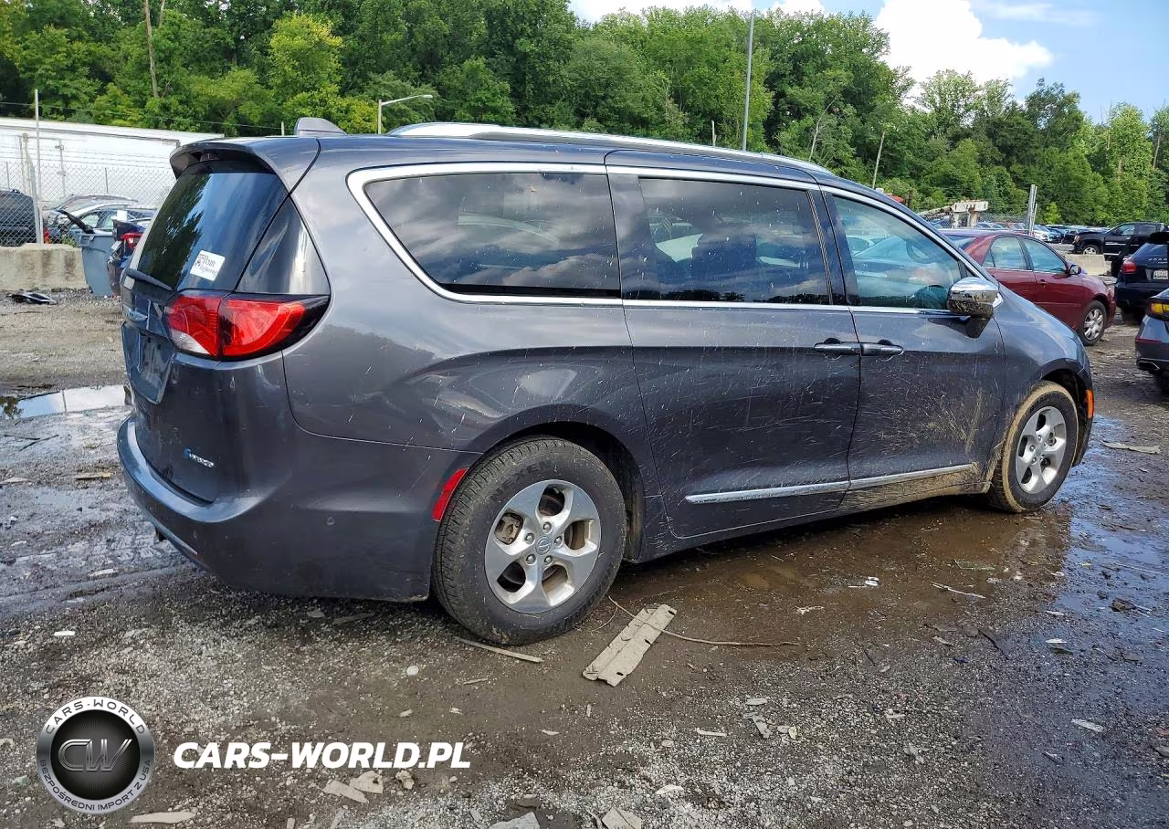 2018 Chrysler Pacifica Hybrid Limited VIN:2C4RC1N71JR178484 - 3