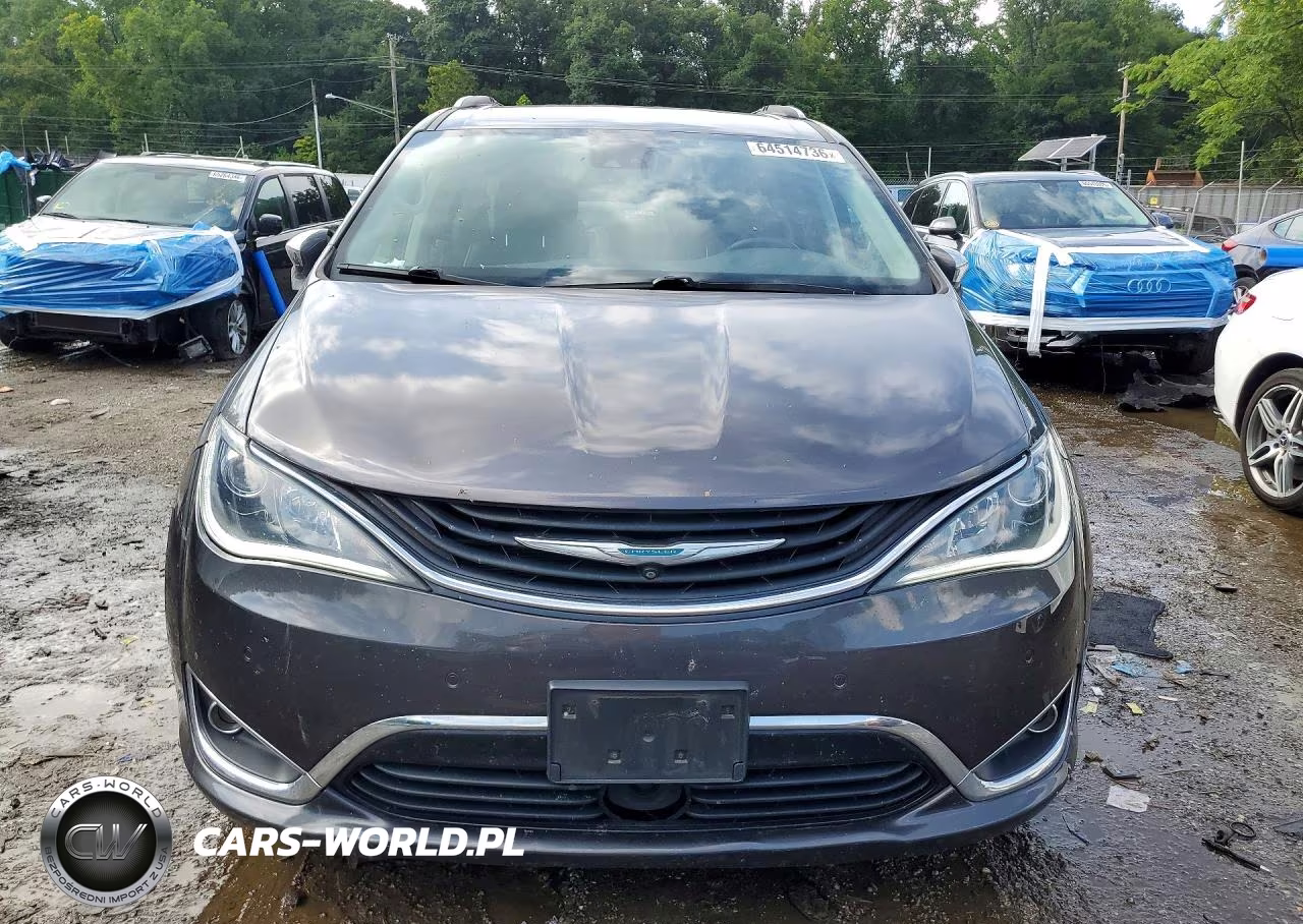 2018 Chrysler Pacifica Hybrid Limited VIN:2C4RC1N71JR178484 - 5