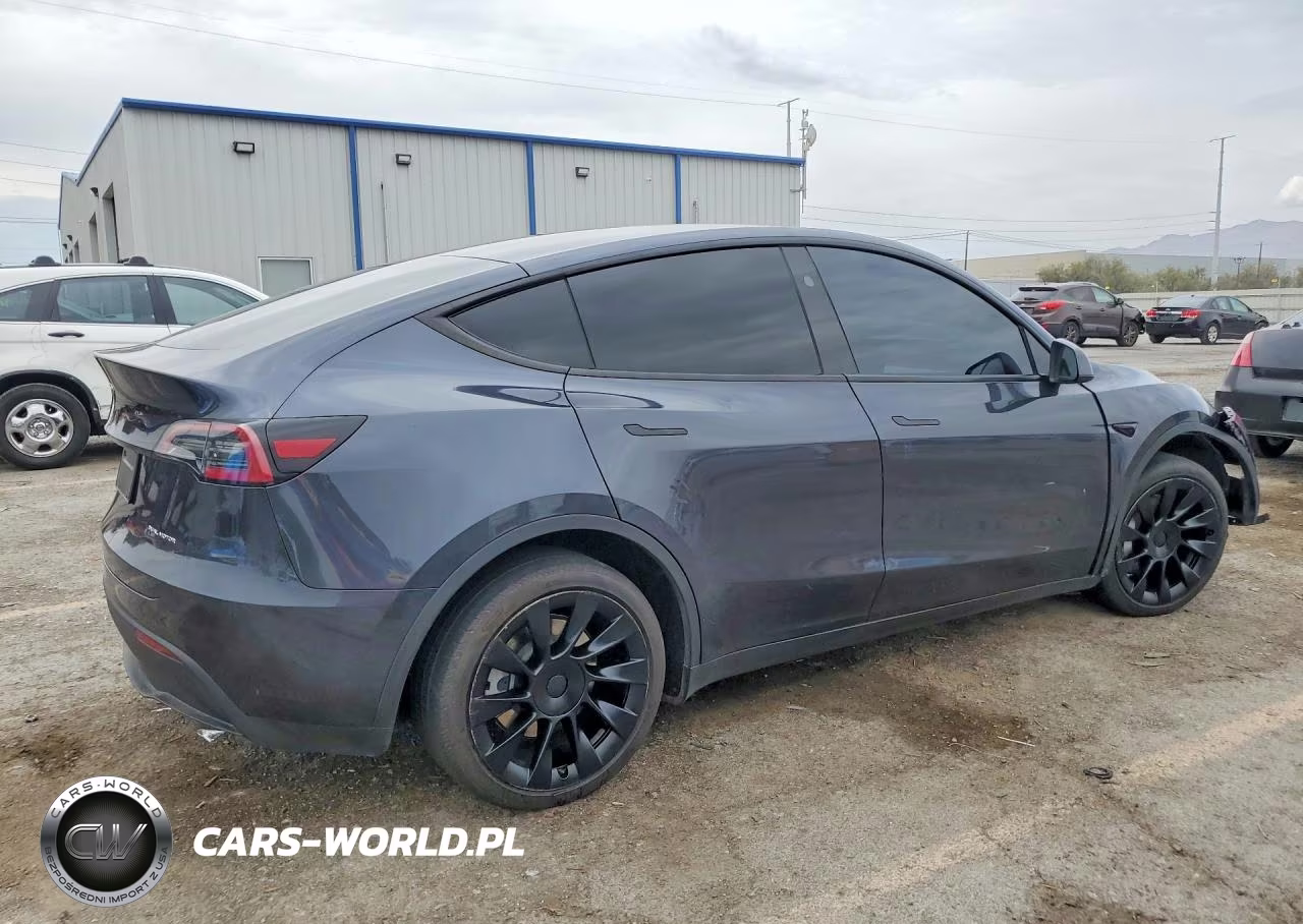 2024 Tesla Model Y VIN:7SAYGDEE1RA270752 - 3