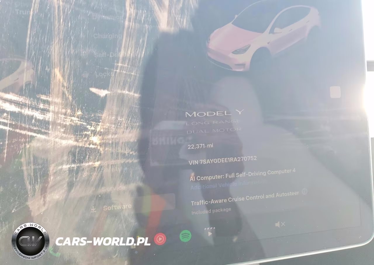 2024 Tesla Model Y VIN:7SAYGDEE1RA270752 - 9