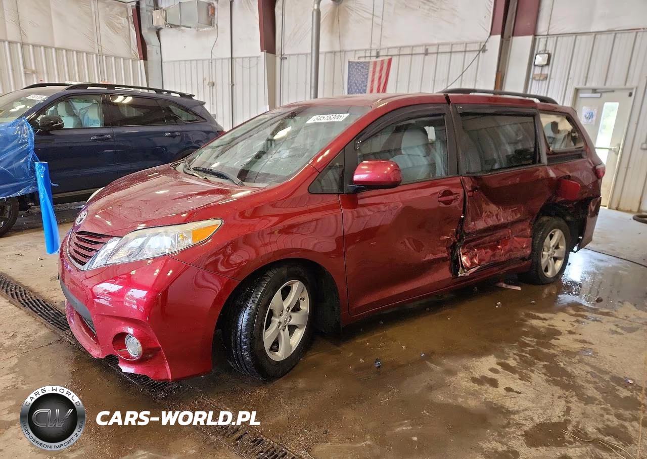 2016 Toyota Sienna Le – zdjęcie 1 z 13