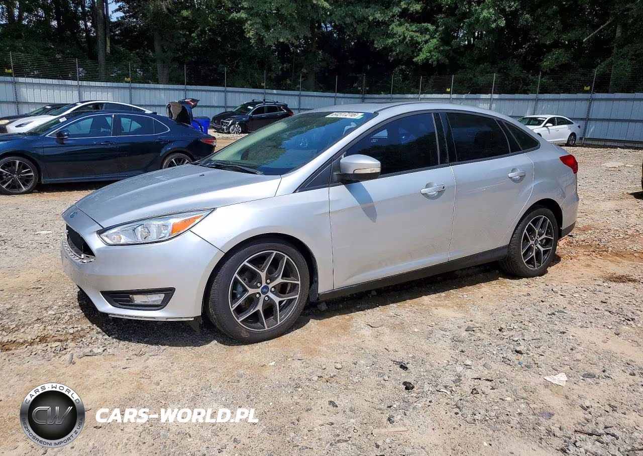 2017 Ford Focus Sel VIN:1FADP3H29HL252172 - 1