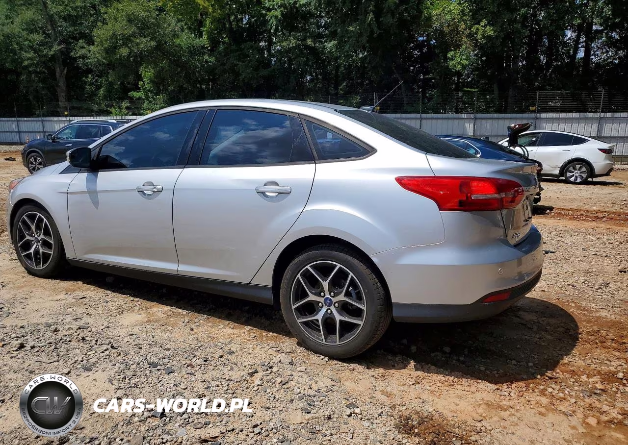 2017 Ford Focus Sel VIN:1FADP3H29HL252172 - 2