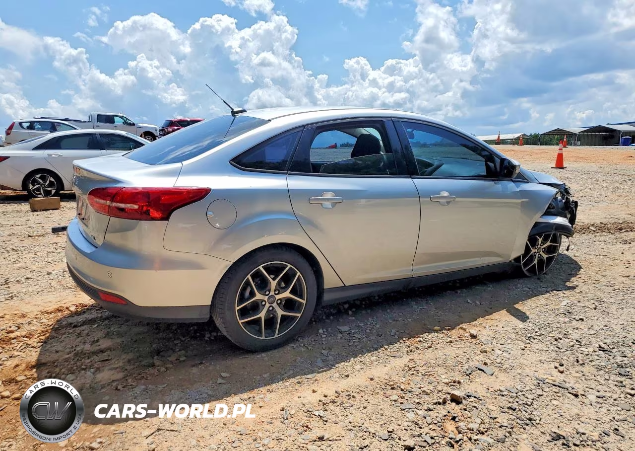 2017 Ford Focus Sel VIN:1FADP3H29HL252172 - 3