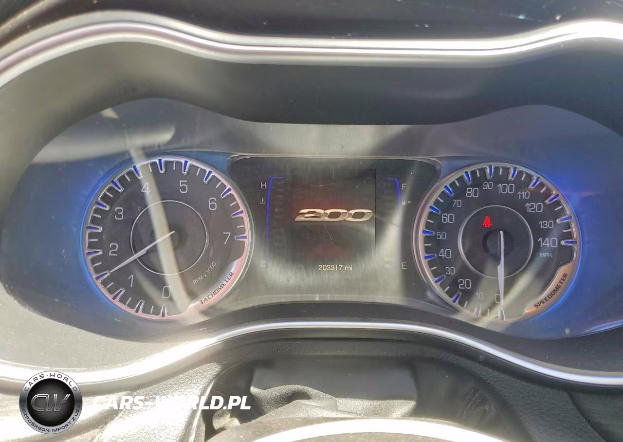 2015 Chrysler 200 Limited VIN:1C3CCCABXFN562879 - 9