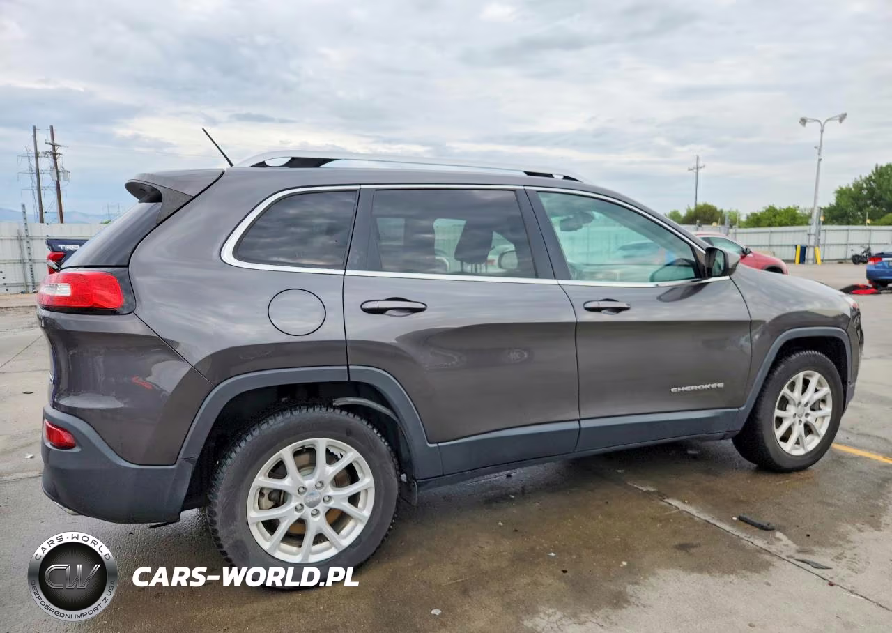 2015 Jeep Cherokee Latitude VIN:1C4PJMCS9FW634557 - 3