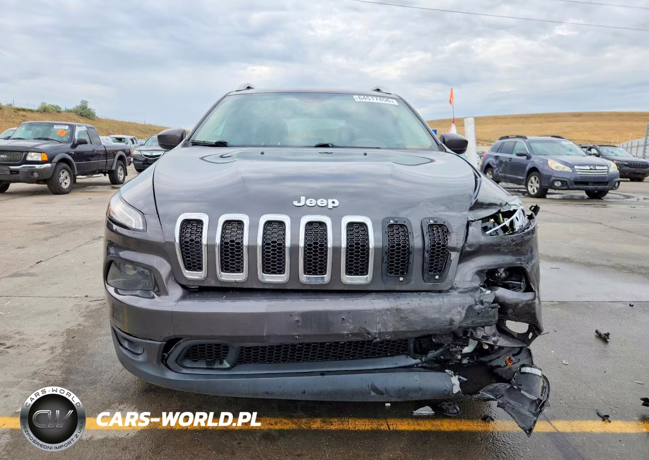 2015 Jeep Cherokee Latitude VIN:1C4PJMCS9FW634557 - 5