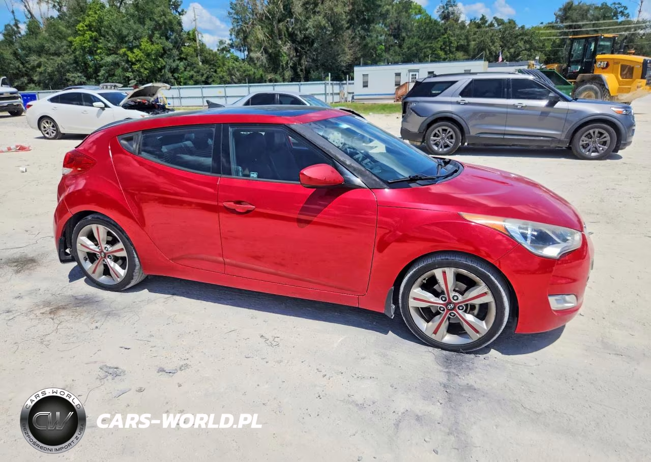 2016 Hyundai Veloster Base VIN:KMHTC6AD8GU282900 - 4