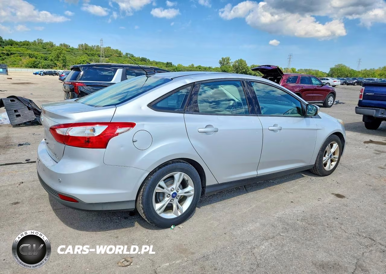 2014 Ford Focus Se VIN:1FADP3F2XEL155111 - 3
