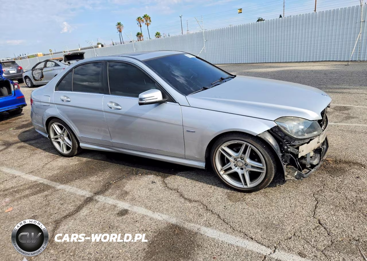 2012 Mercedes-Benz C 250 VIN:WDDGF4HBXCA615864 - 4
