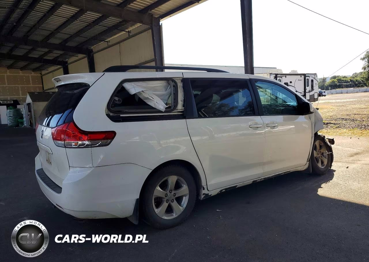 2011 Toyota Sienna Le VIN:5TDKK3DC4BS067158 - 3