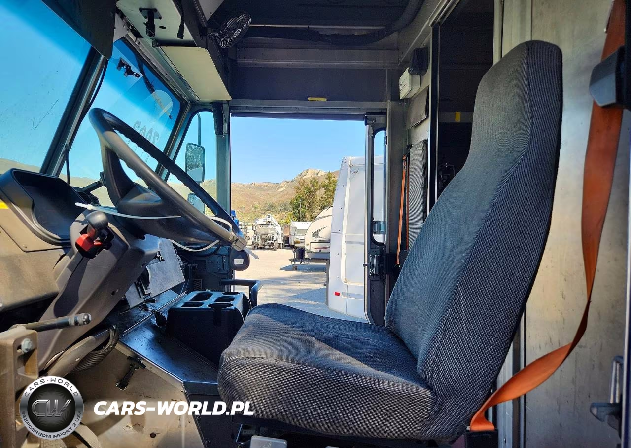 2020 Freightliner Chassis M Line Walk-In Van VIN:4UZAC2EA2LCLZ7007 - 7