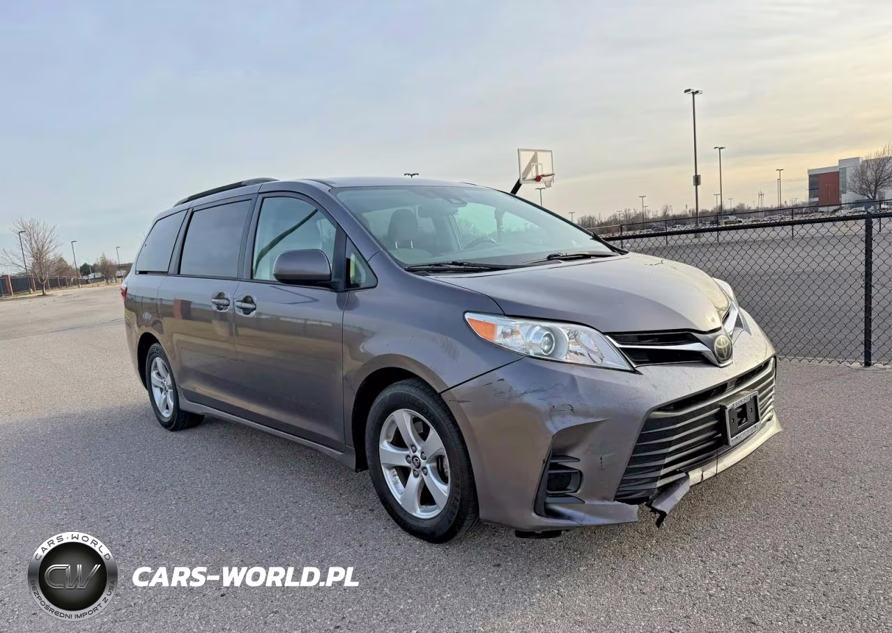 2018 Toyota Sienna Le 8-Passenger