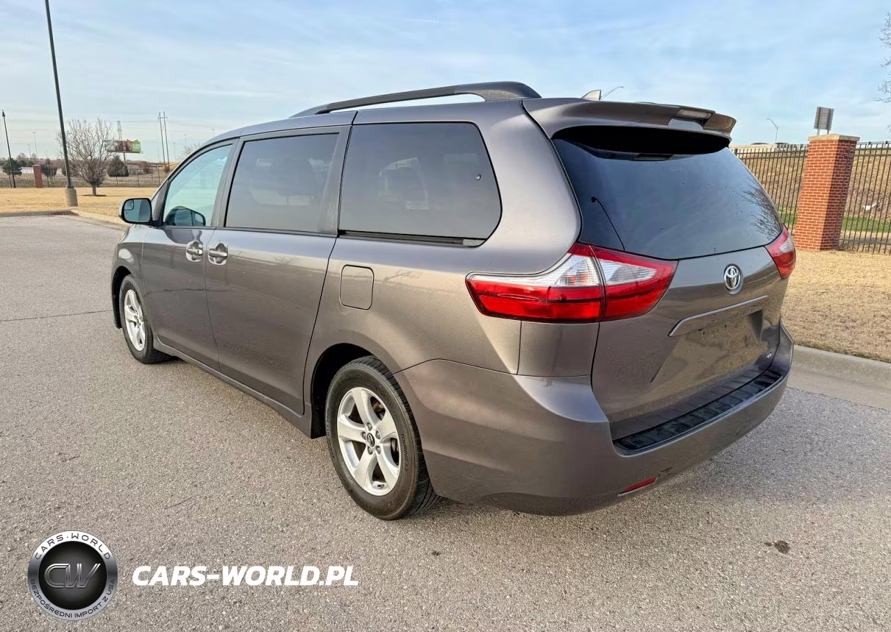 2018 Toyota Sienna Le 8-Passenger VIN:5TDKZ3DC1JS925096 - 3