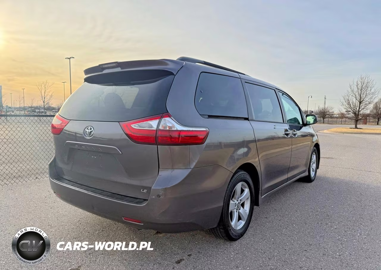 2018 Toyota Sienna Le 8-Passenger VIN:5TDKZ3DC1JS925096 - 4