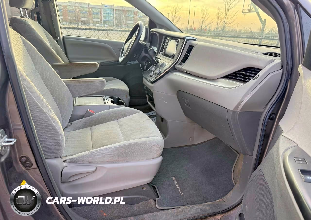 2018 Toyota Sienna Le 8-Passenger VIN:5TDKZ3DC1JS925096 - 5
