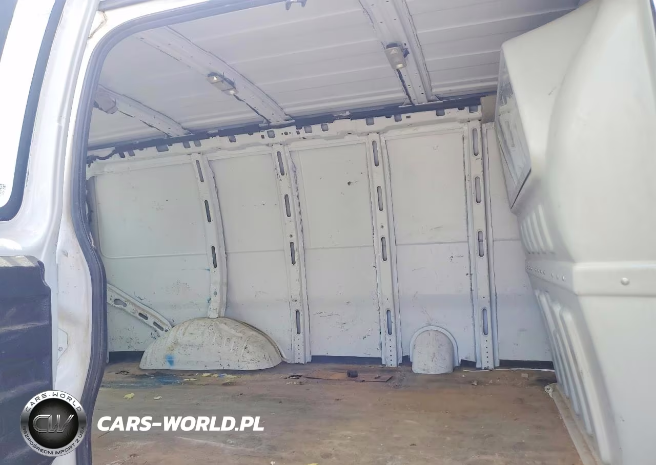 2019 Chevrolet Express G2500 Delivery Van VIN:1GCWGAFGXK1306457 - 11
