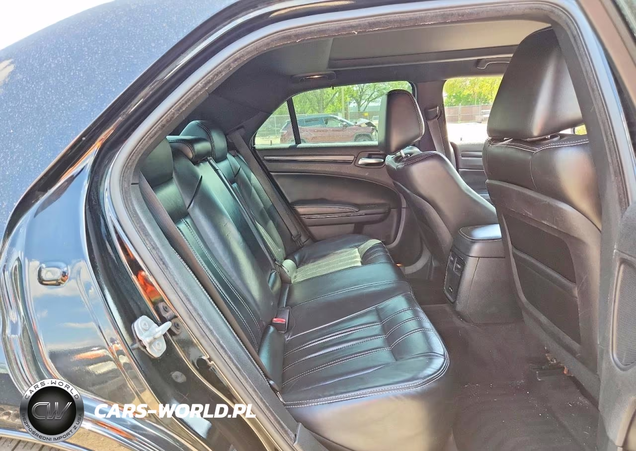 2016 Chrysler 300 S VIN:2C3CCAGG0GH248823 - 10
