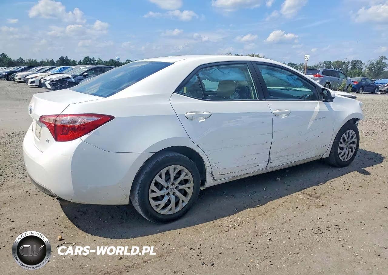 2017 Toyota Corolla Le VIN:2T1BURHE0HC876327 - 3