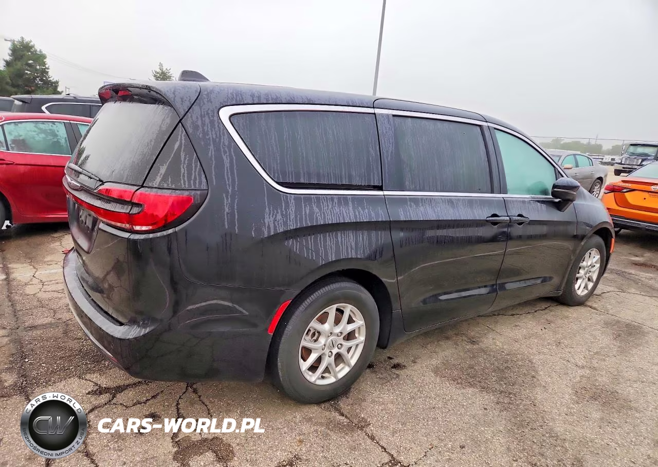 2024 Chrysler Pacifica Touring L VIN:2C4RC1BG5RR136674 - 3