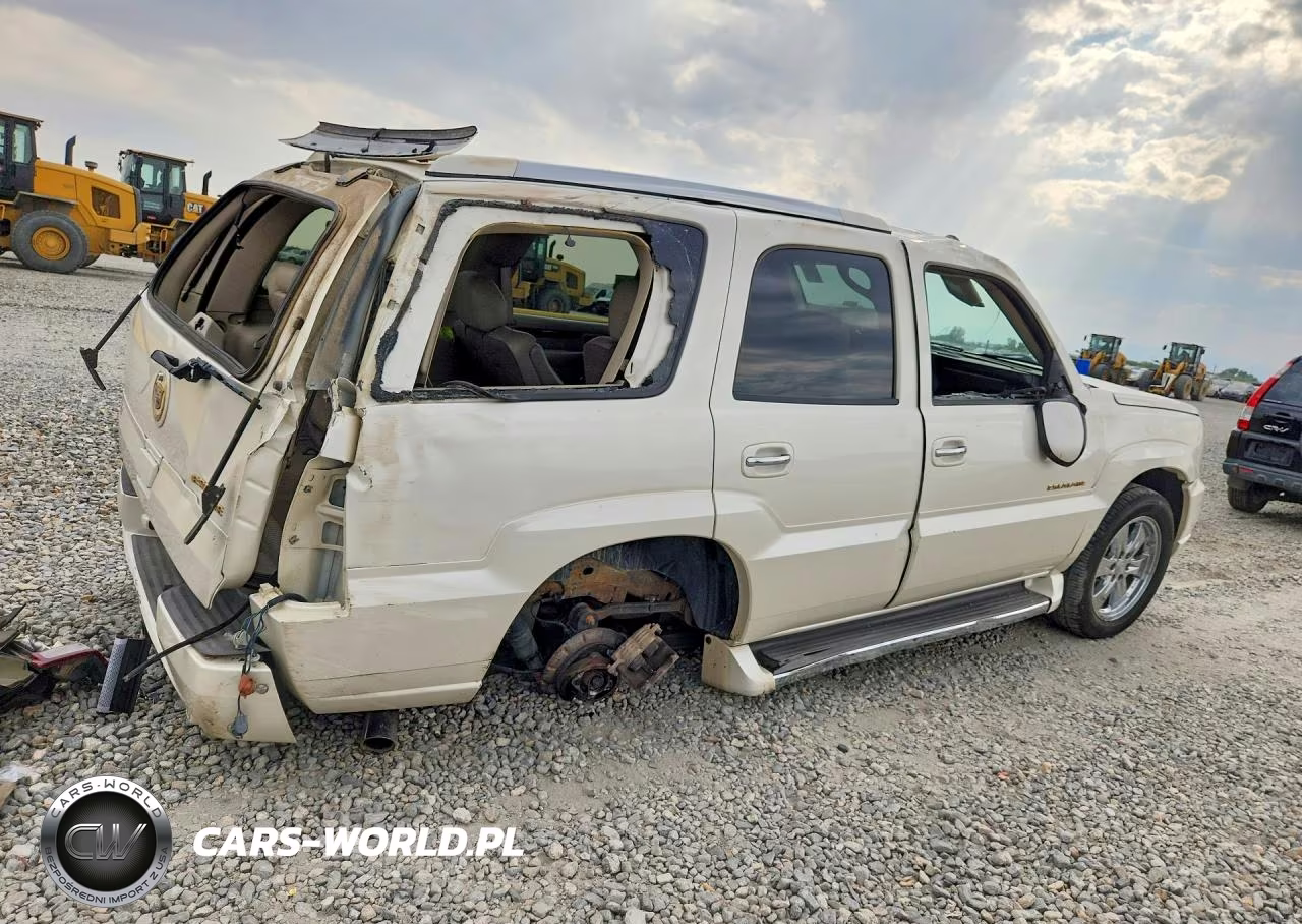 2005 Cadillac Escalade Luxury VIN:1GYEK63N85R257642 - 3