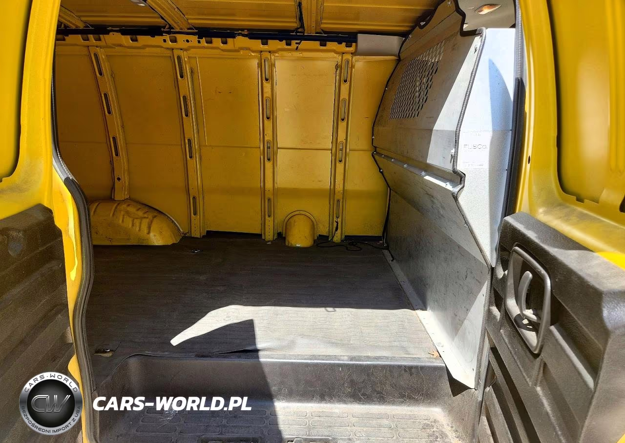 2019 Chevrolet Express G2500 VIN:1GCWGAFP0K1337829 - 10