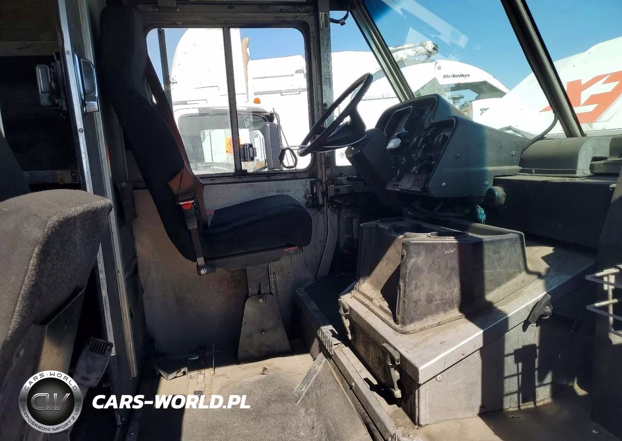 2015 Freightliner Mt45G Chassis Delivery Truck VIN:4UZAAPDU1FCGJ1006 - 11