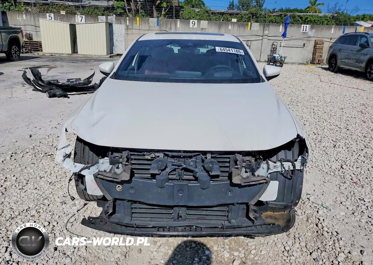 2019 Mazda 3 Premium VIN:JM1BPBNM3K1124207 - 5