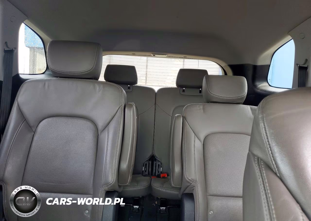 2017 Hyundai Santa Fe Limited VIN:KM8SNDHF2HU165686 - 10