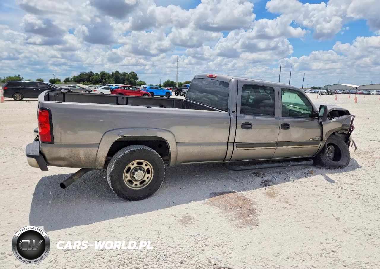 2007 Chevrolet Silverado C2500 Heavy Duty VIN:1GCHC23D67F158628 - 3