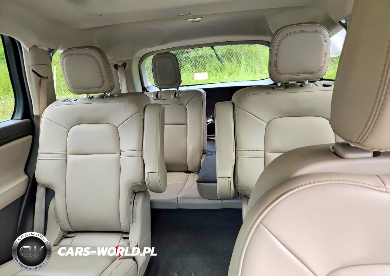 2023 Lincoln Aviator VIN:5LM5J6XC6PGL01985 - 10
