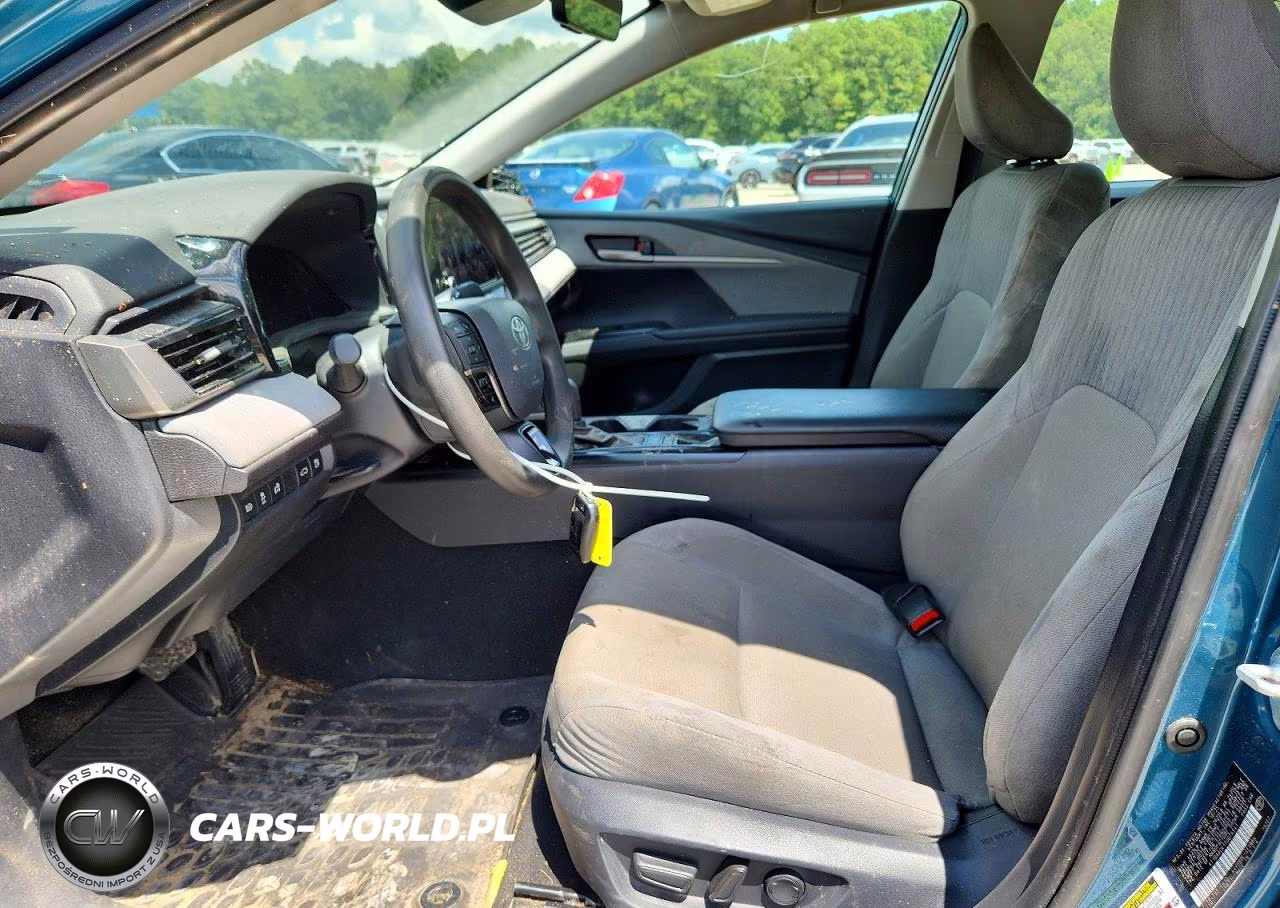 2026 Toyota Camry Le VIN:4T1DAACK1TU674541 - 7