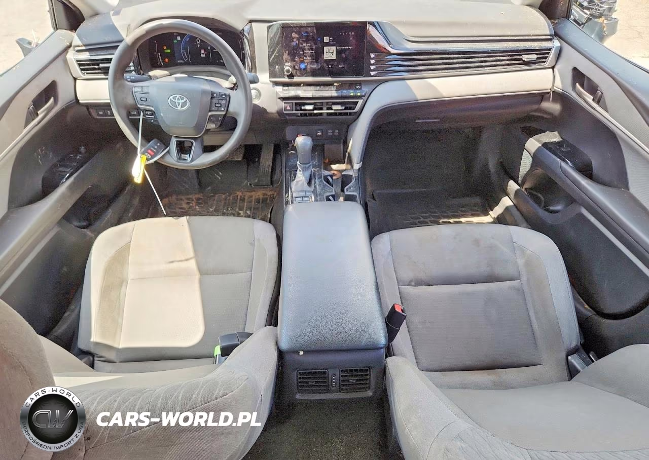 2026 Toyota Camry Le VIN:4T1DAACK1TU674541 - 8