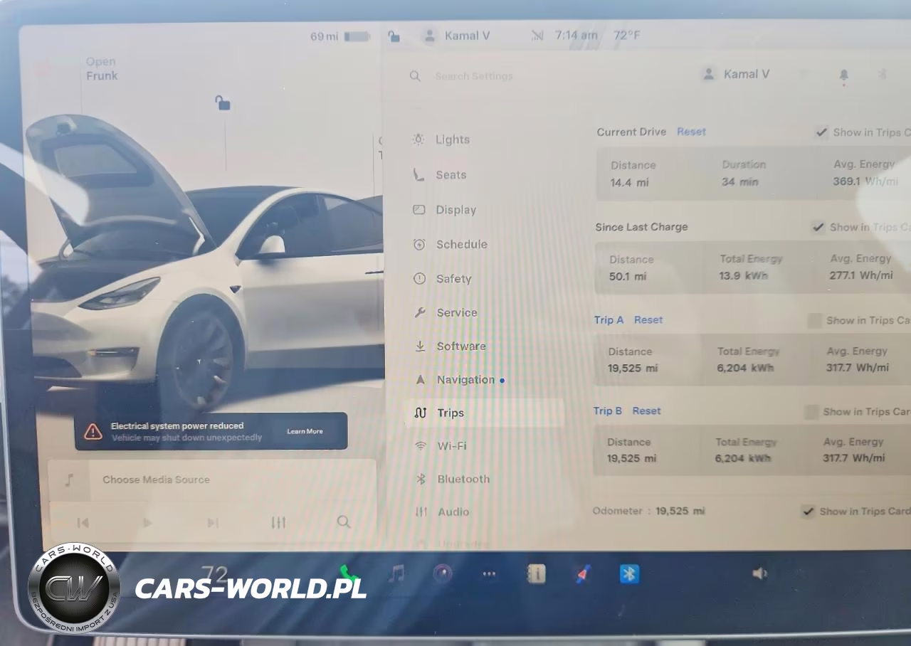 2023 Tesla Model Y VIN:7SAYGDEE7PF896256 - 9