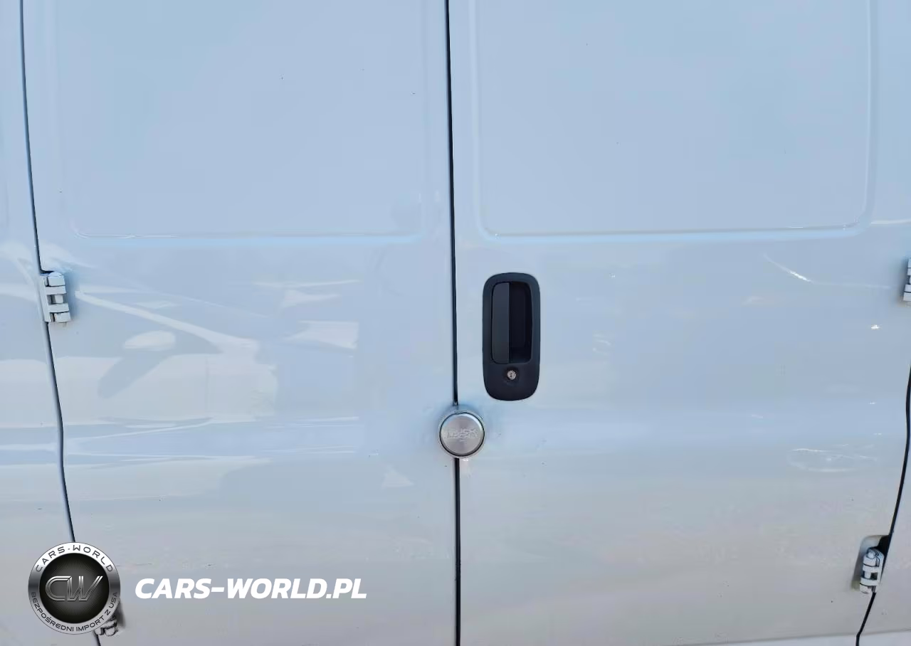 2018 Chevrolet Express G2500 VIN:1GCWGAFP1J1249564 - 11