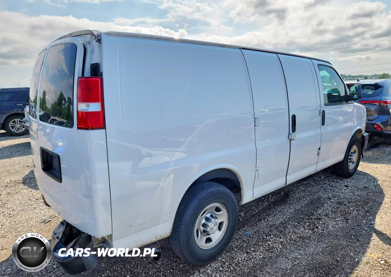 2018 Chevrolet Express G2500 VIN:1GCWGAFP1J1249564 - 3