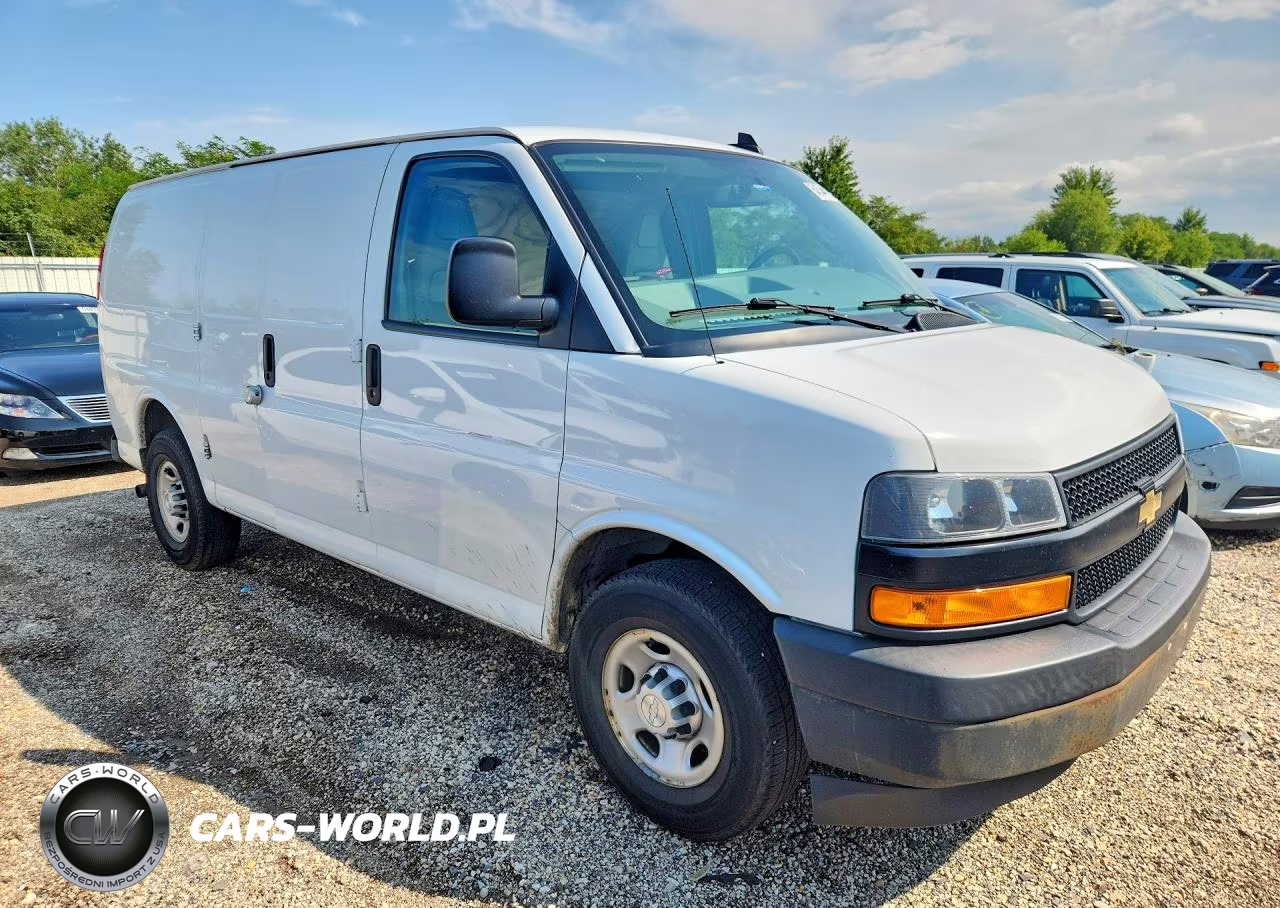 2018 Chevrolet Express G2500 VIN:1GCWGAFP1J1249564 - 4