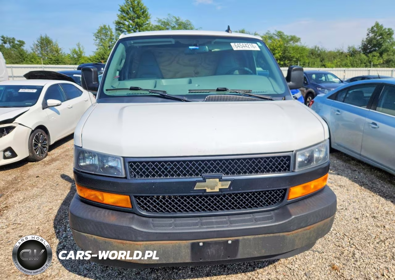 2018 Chevrolet Express G2500 VIN:1GCWGAFP1J1249564 - 5