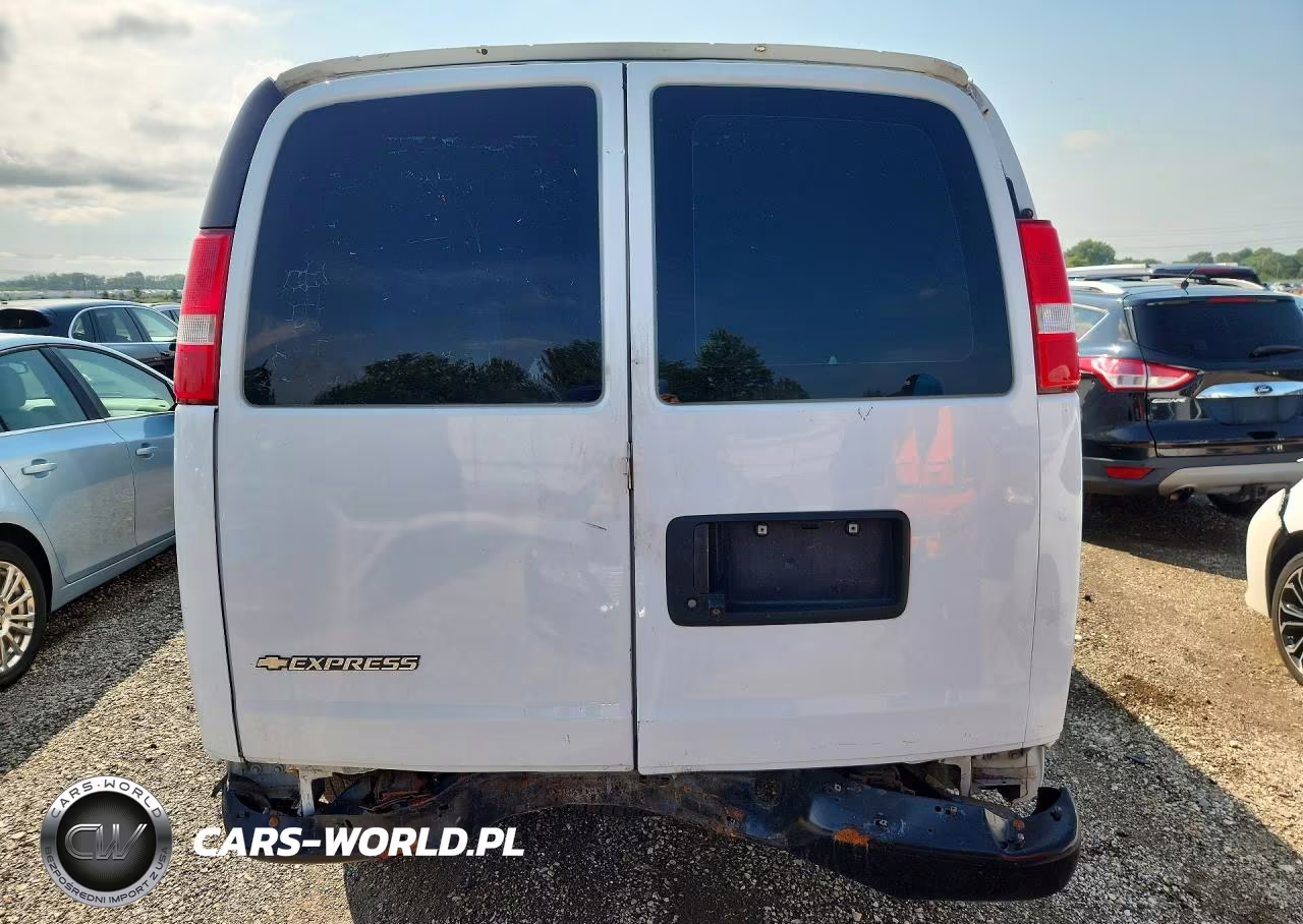 2018 Chevrolet Express G2500 VIN:1GCWGAFP1J1249564 - 6