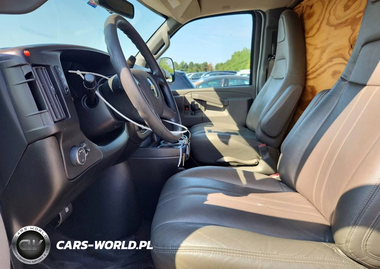 2018 Chevrolet Express G2500 VIN:1GCWGAFP1J1249564 - 7