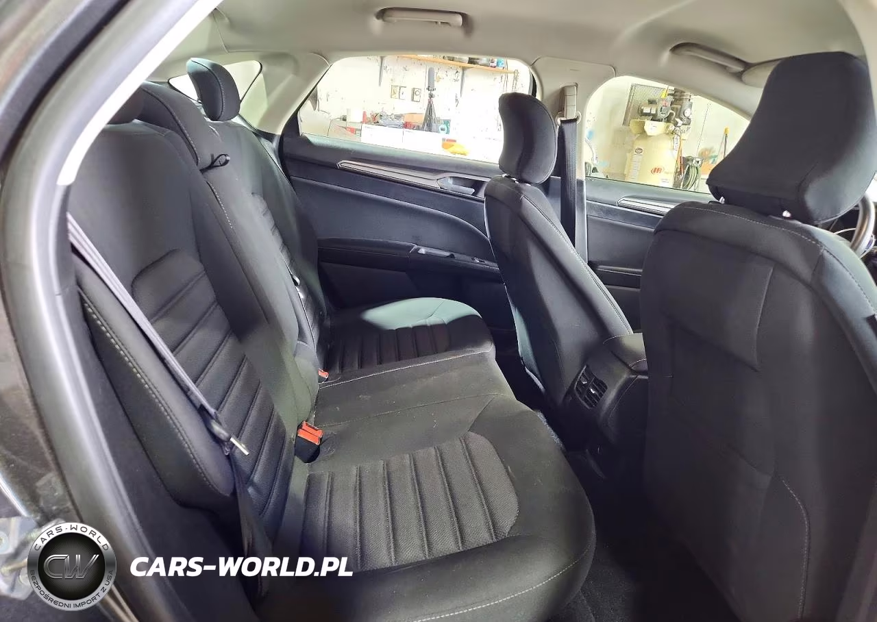 2018 Ford Fusion Se VIN:3FA6P0H75JR156890 - 10