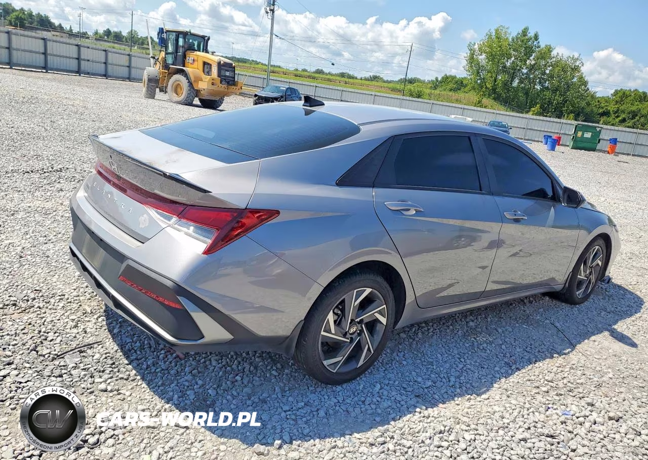 2025 Hyundai Elantra Sel Sport VIN:KMHLM4DG6SU983578 - 3
