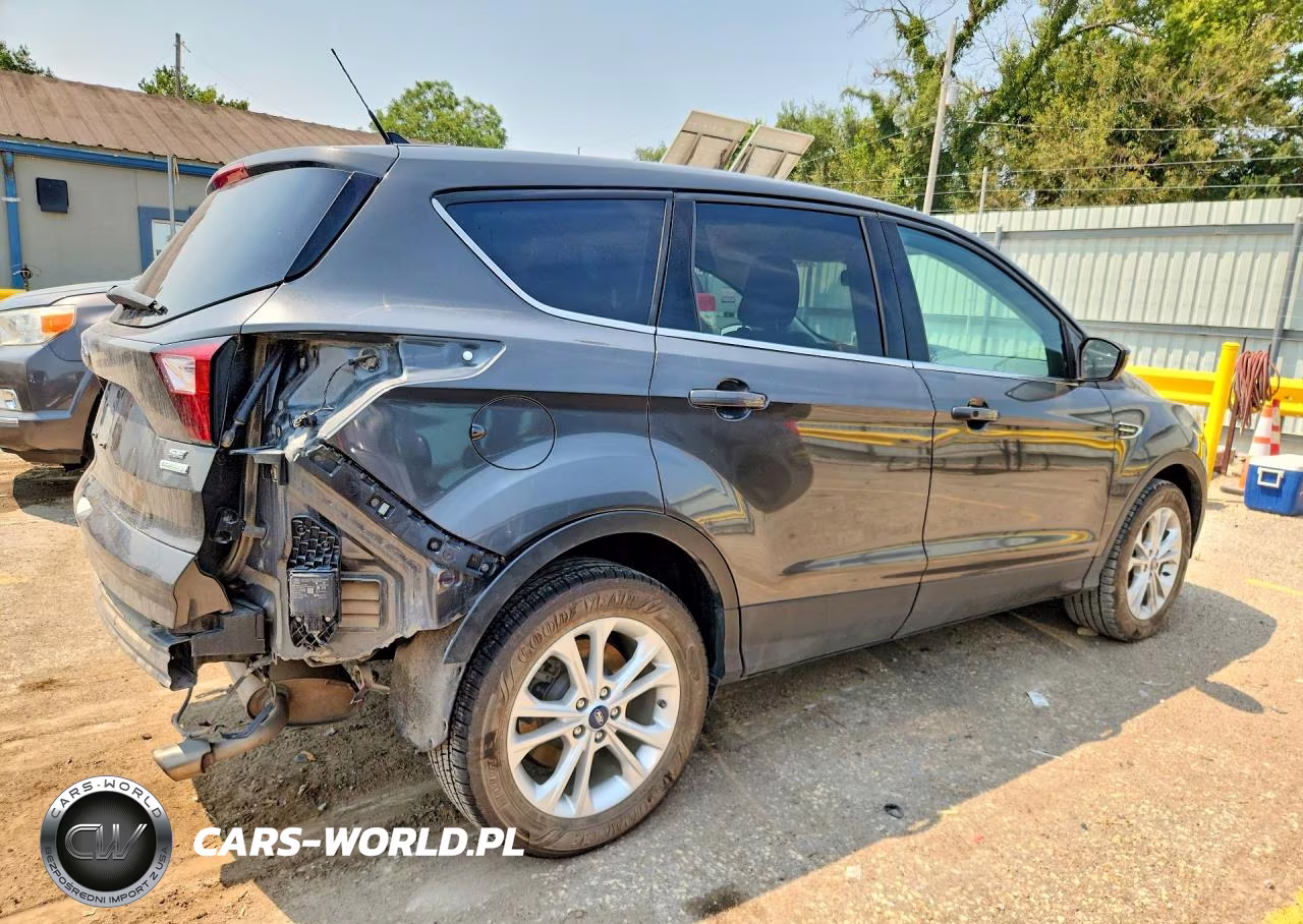 2019 Ford Escape Se VIN:1FMCU0GDXKUC07464 - 3