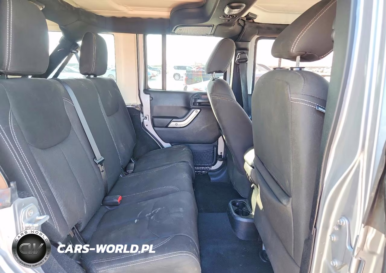2017 Jeep Wrangler Unlimited Sahara VIN:1C4HJWEGXHL677379 - 10