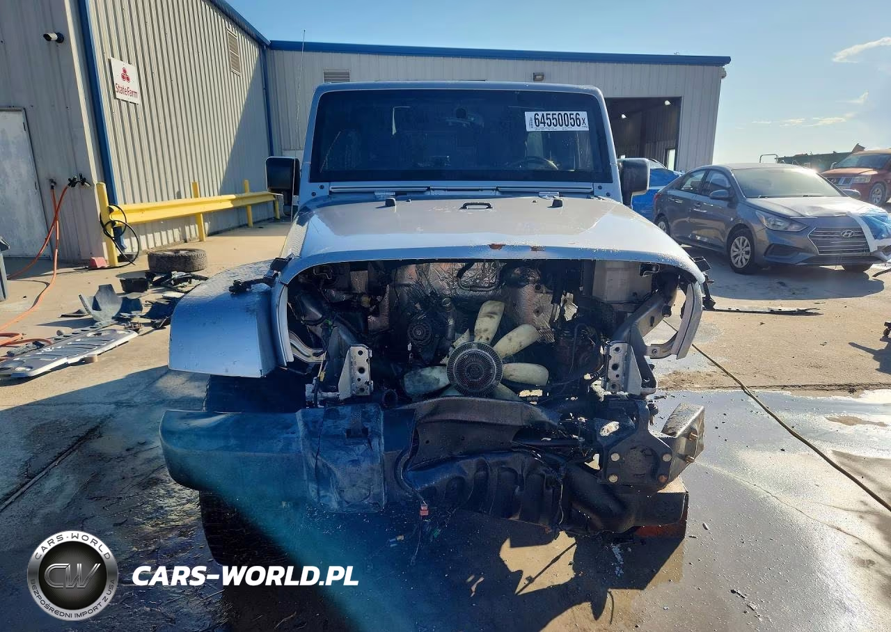 2017 Jeep Wrangler Unlimited Sahara VIN:1C4HJWEGXHL677379 - 5